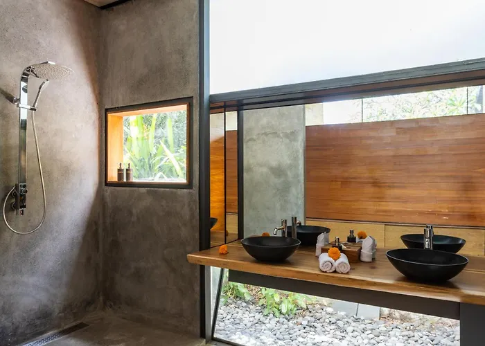 Luxury Industrial With Sauna And Highend Amenities Villa *