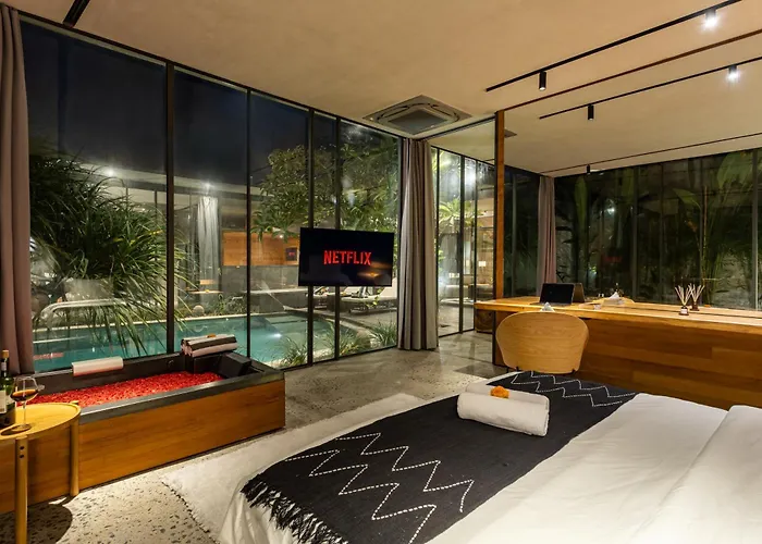 Luxury Industrial With Sauna And Highend Amenities Villa *